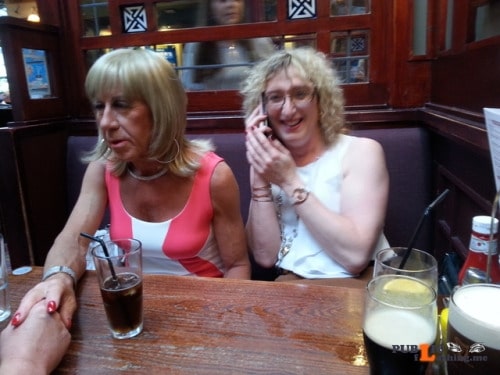 No panties essex girl lisa: The start of the night. I took my knickers off... pantiesless Public Flashing