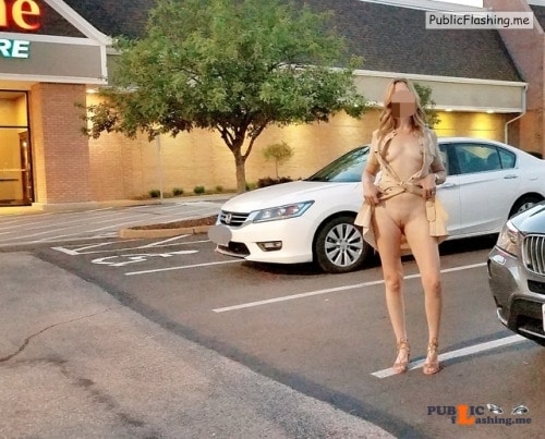 No panties xoxox shhh: it looks empty, but there were cars everywhere and... pantiesless Public Flashing