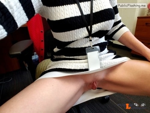 No panties amateur naughtiness: Will someone bring me lunch? pantiesless Public Flashing
