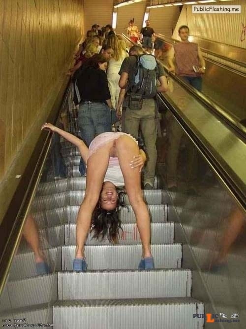 Teen flashing GIFs ass flash on escalator