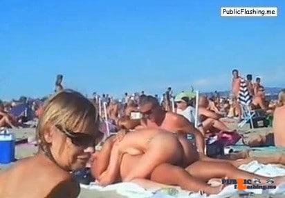 Teen Flashing Beach - Beach flashing videos - Nude beach videos flashing in public