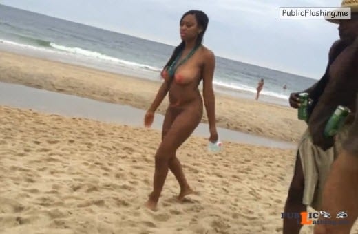 Breasty Topless Babe Spied On Voyeur Camera At The Beach