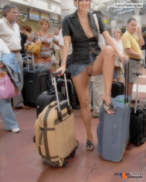 Public flashing photo exhiblover: whathappensinvacations: She knows how to start her... Public Flashing