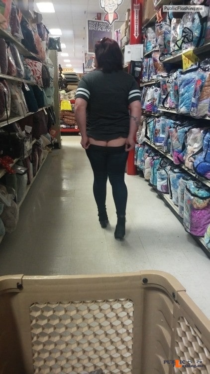 No panties Couldn’t get a second picture. Busy store Well maybe next time... pantiesless Public Flashing