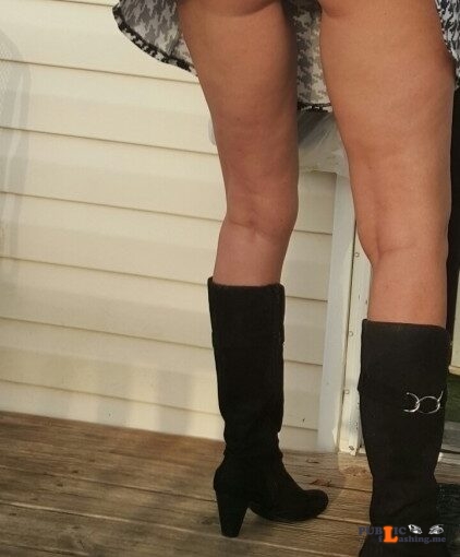 No panties lickydclit: #nopanties #jeepgirl #windy pantiesless