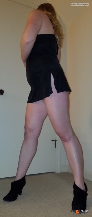 No panties sexysahm: SexySAHM peeking pussy pantiesless