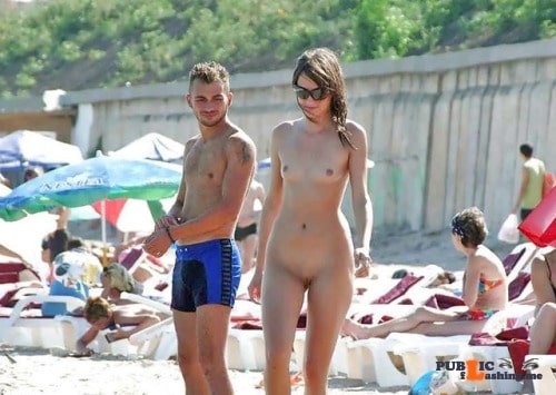 Public nudity photo billyon:Il y a des regards que l'on sent comme un main posée sur...