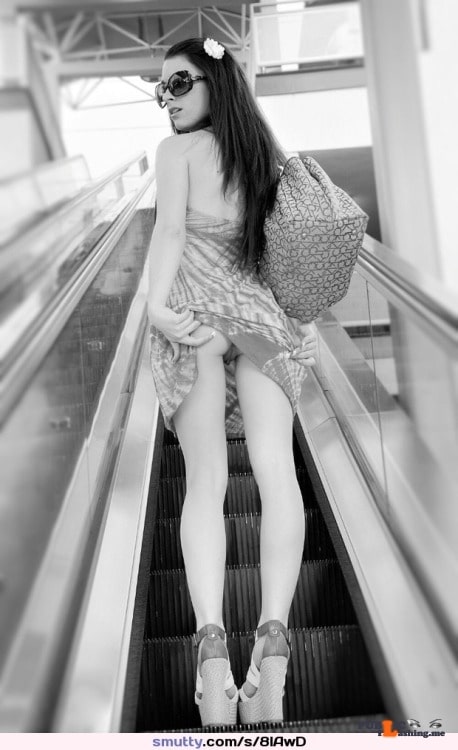 Photo flashing in public picture