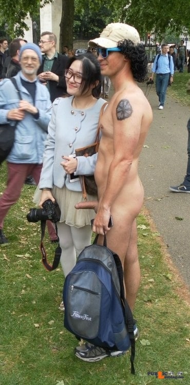 Public Flashing Photo Feed : Public nudity photo cfnmadvrntures: grufti38: Cool die asiatische Tussi lässt sich…