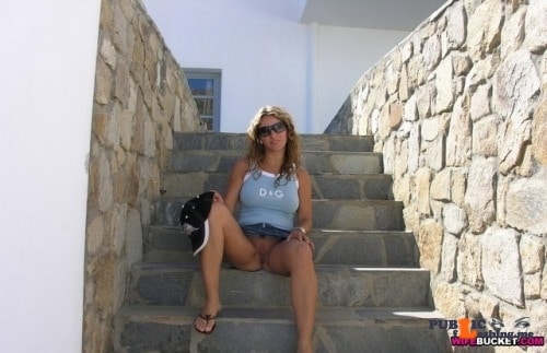 Photo flashing in public picture